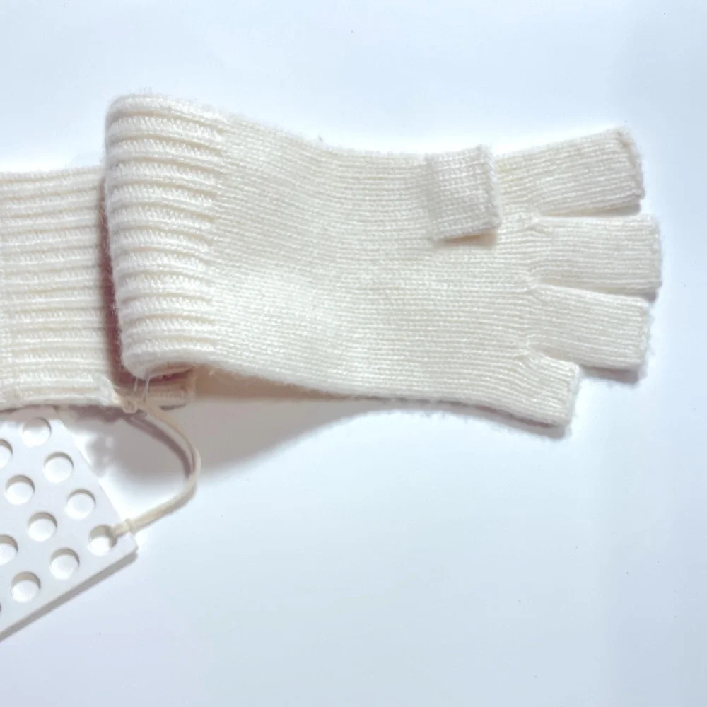 KHAITE Kai Cashmere Fingerless Gloves Cream